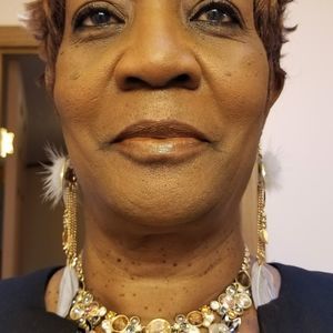 Meet your Posher, Loretta